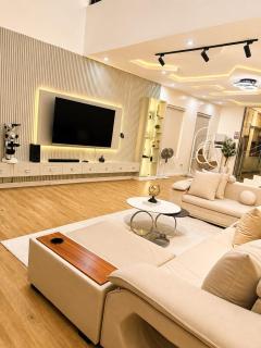 M a luxury home - 1