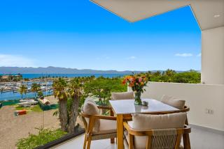 2BR condo near the ocean with pool, gym, WiFi, balcony - 8