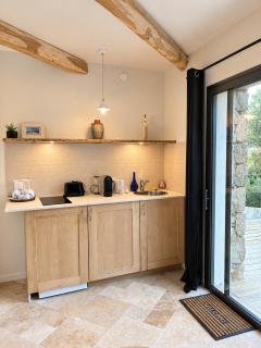 Neuf , Suite avec kitchenette dans bergerie moderne vue mer et montagne - 9