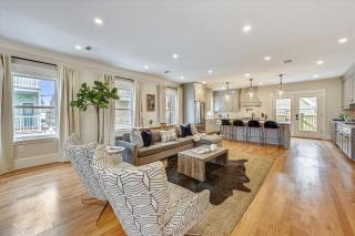 Spacious New Renovation Near T - 5