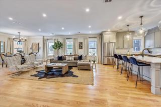 Spacious New Renovation Near T - 3