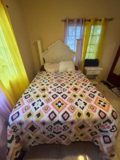 Keishas luxury stays 1 Bedroom King - 9