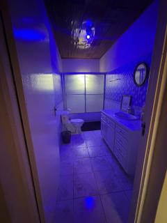 Keishas luxury stays 1 Bedroom King - 6