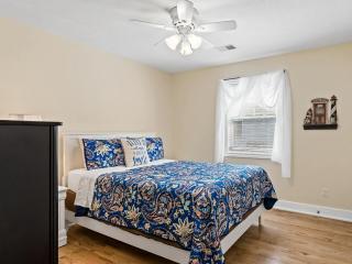 Herons Landing - Open Concept Lakefront Home with Rec Room and Fire Pit - 1