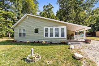 Lucky Duck Cottage-Cozy Cottage with Hot Tub and Lake Access - 9