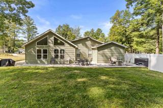 Dual Homes-Lucky Duck Lk Access w-Hot Tub-Hawks Haven Lakefront w-Big Yard Fire Pit - 9