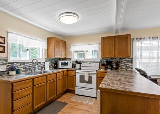 Morningside Vista Lake House-Idyllic Lakefront Home Dog-Friendly - 1