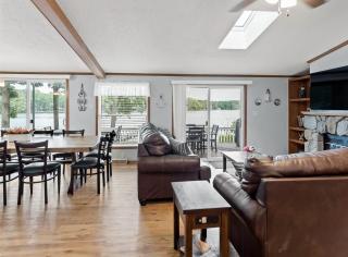 Serenity Lake Vista-Lakefront Retreat in Serene Country Setting -  - 7