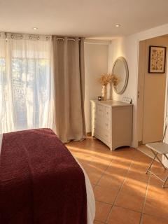 La Suite Burgundy - 9