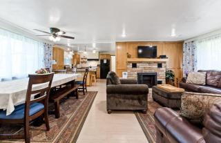 White Oaks Haven - Dog-Friendly Nature Escape with Hot Tub and Fire Pit - 9