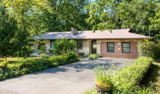 White Oaks Haven - Dog-Friendly Nature Escape with Hot Tub and Fire Pit - 3