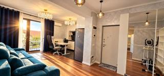 Free Breakfast - 2BR for 8 - 2 Baths - Parking - Near Metro - 5