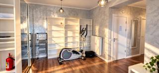 Free Breakfast - 2BR for 8 - 2 Baths - Parking - Near Metro - 1