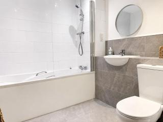 Cosy 1-Bed Apartment with FREE Parking Near Kelham Island - Hosted by StayHostSave - 9