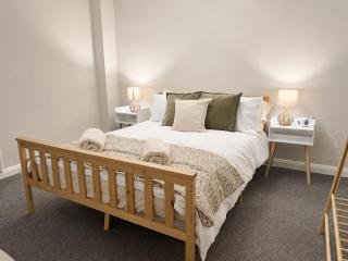 Cosy 1-Bed Apartment with FREE Parking Near Kelham Island - Hosted by StayHostSave - 4