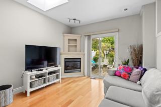 Modern 3BR Near Airport, Backyard, BBQ & Parking - 7