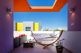 Studio with private balcony near loanDepot Park - 9