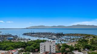 2BR condo near the ocean with pool, gym, WiFi & balcony - 6