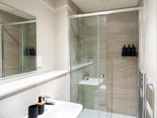 Luxury Leeds Centre Apartment 2BR 2 BATH - 6