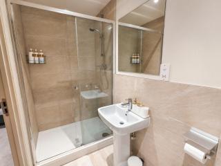 Luxury Leeds Centre Apartment 2BR 2 BATH - 5