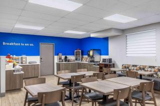 Days Inn by Wyndham Leamington - 8