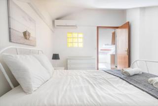 Nazaré 2BR Near Beach - 8