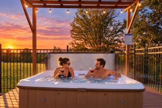 Modern Home - 1 Acre Lot w Pool Patios Jacuzzi - Denton - 6