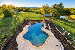 Modern Home - 1 Acre Lot w Pool Patios Jacuzzi - Denton - 7