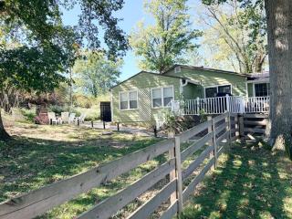 The Float House at Buckeye Lake - Hot Tub - Patio - Privacy - 0