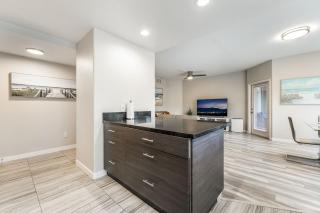 2BR | En-Suite Bath • Pool • Spa • Free Parking - 7