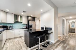 2BR | En-Suite Bath • Pool • Spa • Free Parking - 5