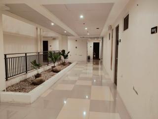 King Bed Haven Apartment with Balcony - 2