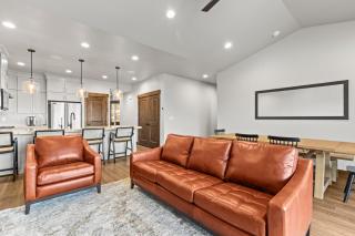 Spacious 4-Bedroom Townhome Black Rock - 7