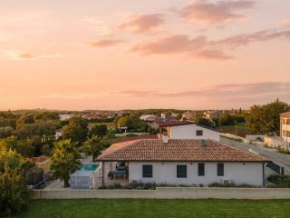 New modern villa Riz with private pool near the town center and beach by WiiBuk - 9