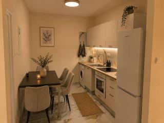 Elegant City Apartment with Rooftop Terrace - 8