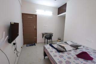 Splendid rooms In Yelahanka near Airport and KIA with Common kitchen and AC 406 - 7
