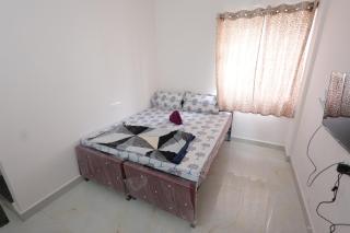 Splendid rooms In Yelahanka near Airport and KIA with Common kitchen and AC 501 - 0