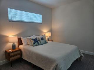 Waterfront apartment, blocks from the beach - 1