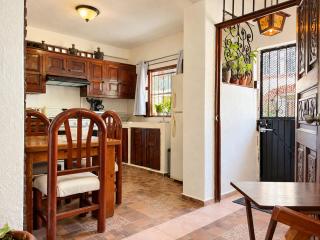 Charming 1BR in Romantic Zone, AC, Great Location - 8