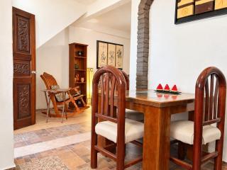 Charming 1BR in Romantic Zone, AC, Great Location - 3