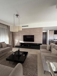 Comfort Stay, 2 BR in 5th Circle, Zahran area, Prime Location - 3