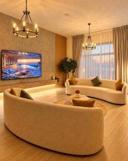 Al Dana Palma Villa - Luxury 4-bedroom villa with Heated Pool & Mountain Sea View - 9