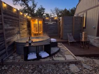 Romantic Tiny Luxury Retreat w heated pool, sauna n outdoor shower in Wimberley 10 acres - 5
