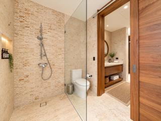 Luxe 5BR Villa with Cook, Butler & Pool - 6