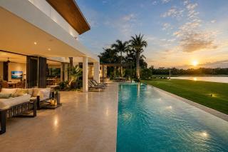 Luxe 5BR Villa with Cook, Butler & Pool - 0