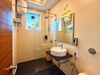 The Hill Heaven A Luxury Property With Balcony & Mountain View Rooms - 8