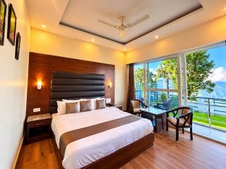 The Hill Heaven A Luxury Property With Balcony & Mountain View Rooms - 1