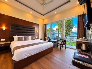 The Hill Heaven A Luxury Property With Balcony & Mountain View Rooms - 2