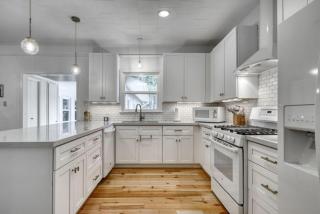 Trendy and Posh Your smalltown retreat awaits - 2