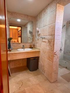 The Amber Haven Coastal Luxury - 3